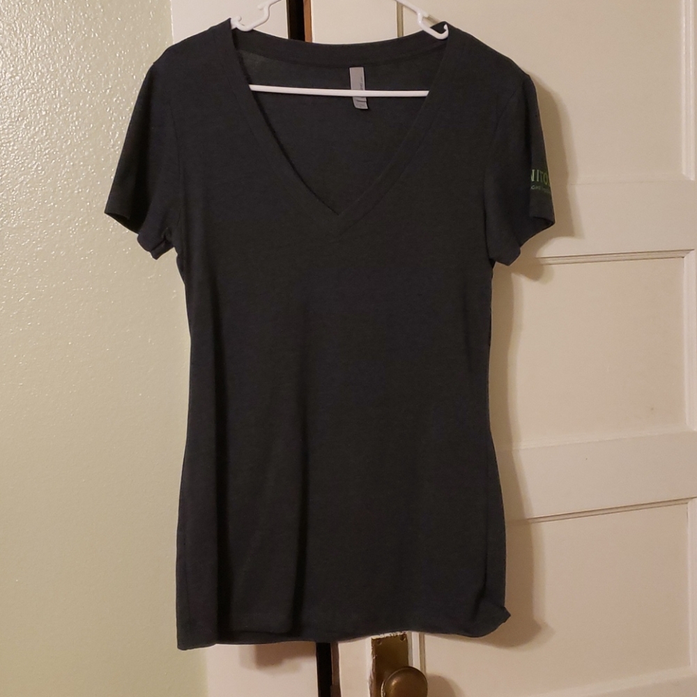 L Hornitos V-Neck Bar Top.